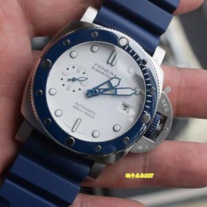 202506202124084113 Video Review of the Panerai Submersible PAM01696