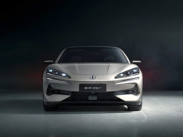 2025 DENZA Z9GT Plug-in Hybrid Model (DM-i) – 5th Generation Top-of-the-line version